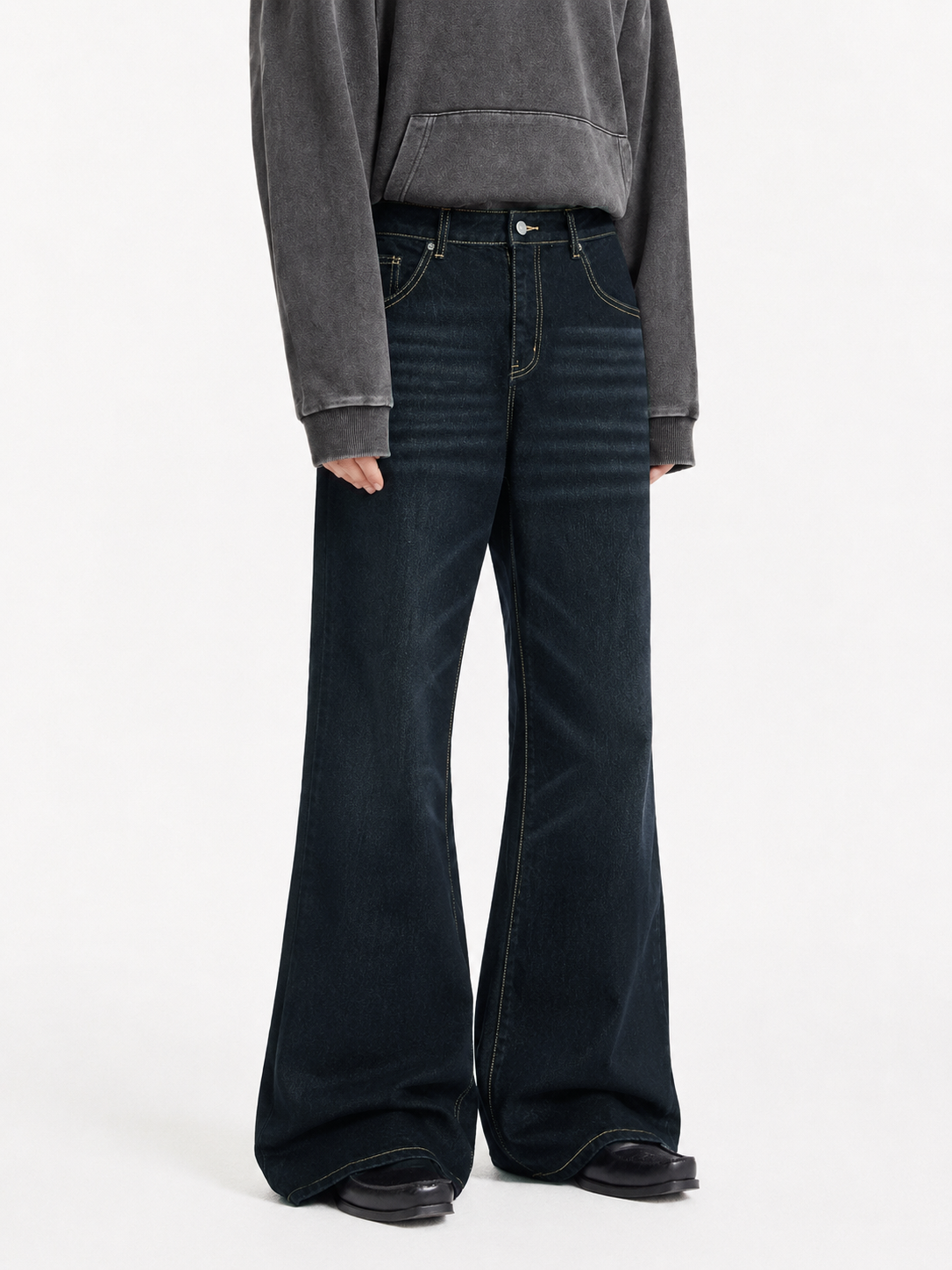 Drift Bootcut Jeans